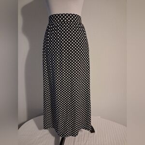 Black and White Women's Skirt Size 14W